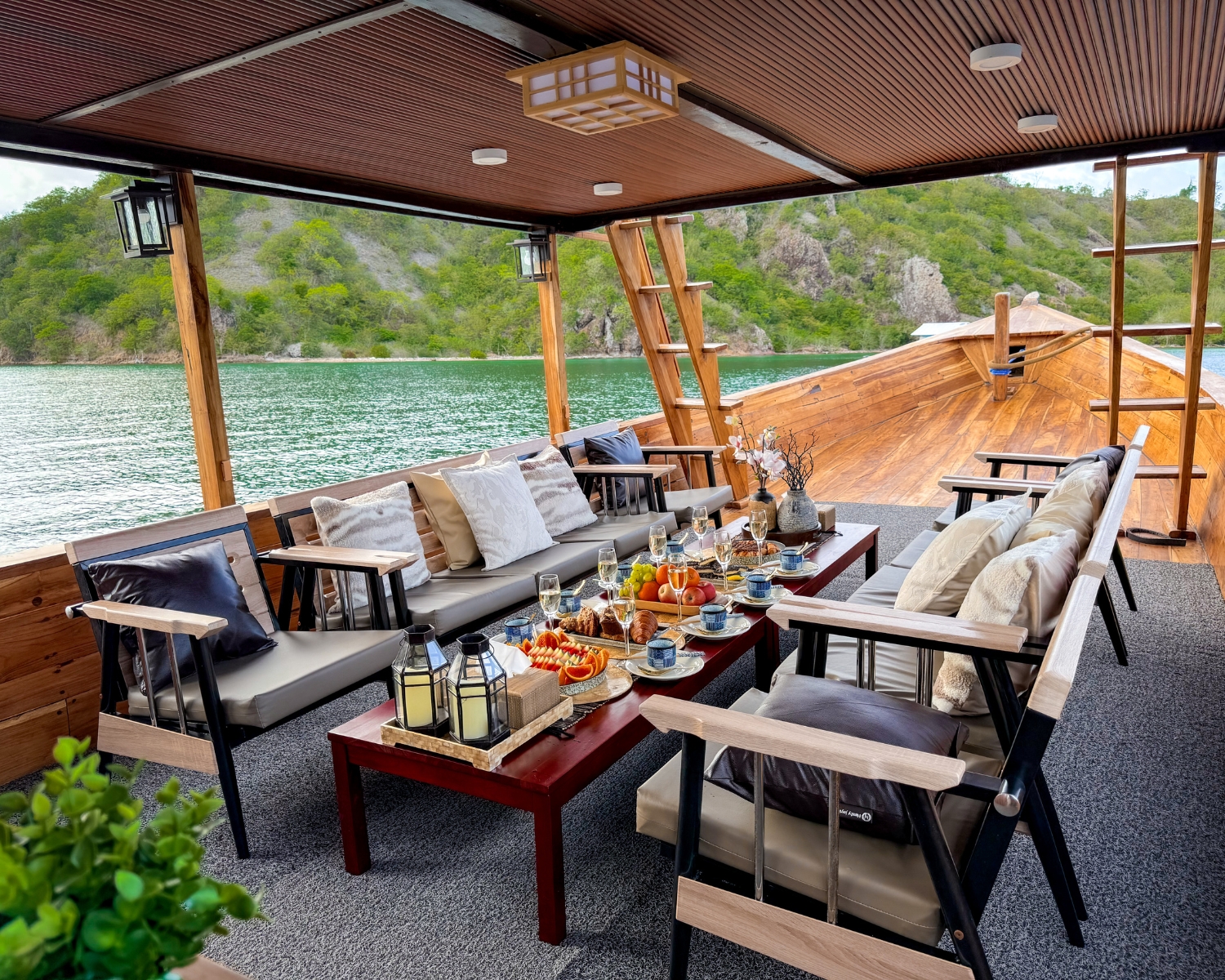 Sailing Trip Luxury Open Deck - Halona Adventure Labuan Bajo